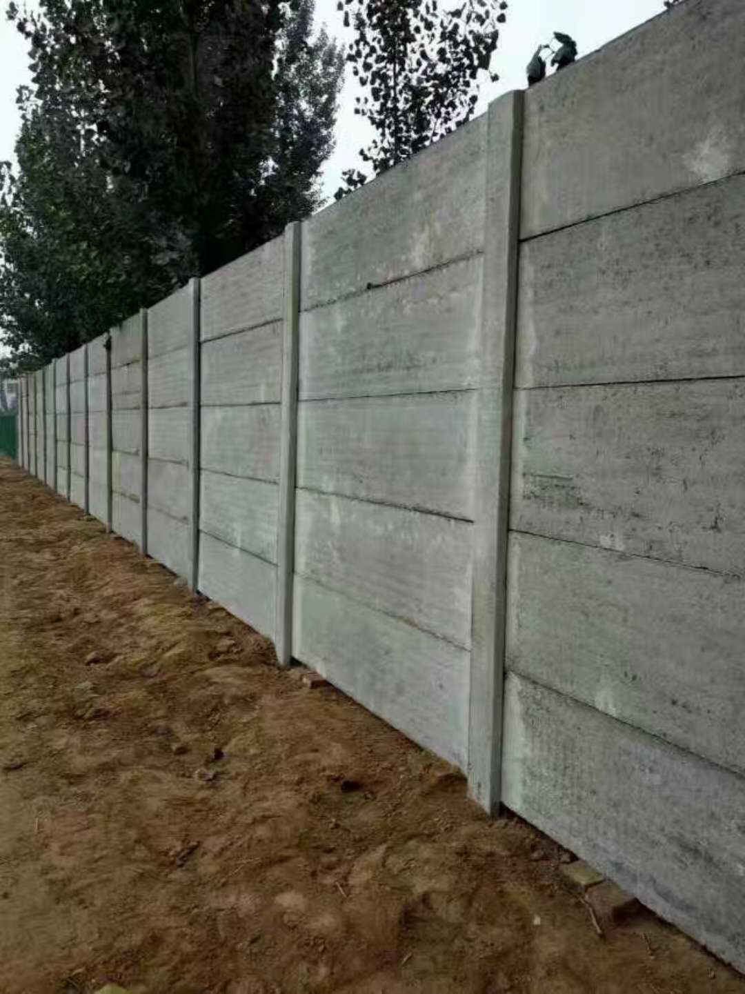 水泥板围墙